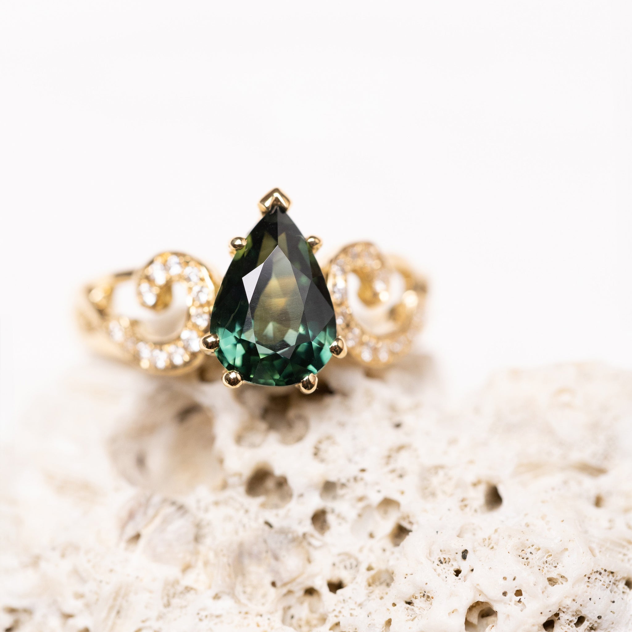 2.16ct Pear Brilliant Sapphire <br><b> Ileava Jewelry </b> | Deep Green Teardrop Layla Ring