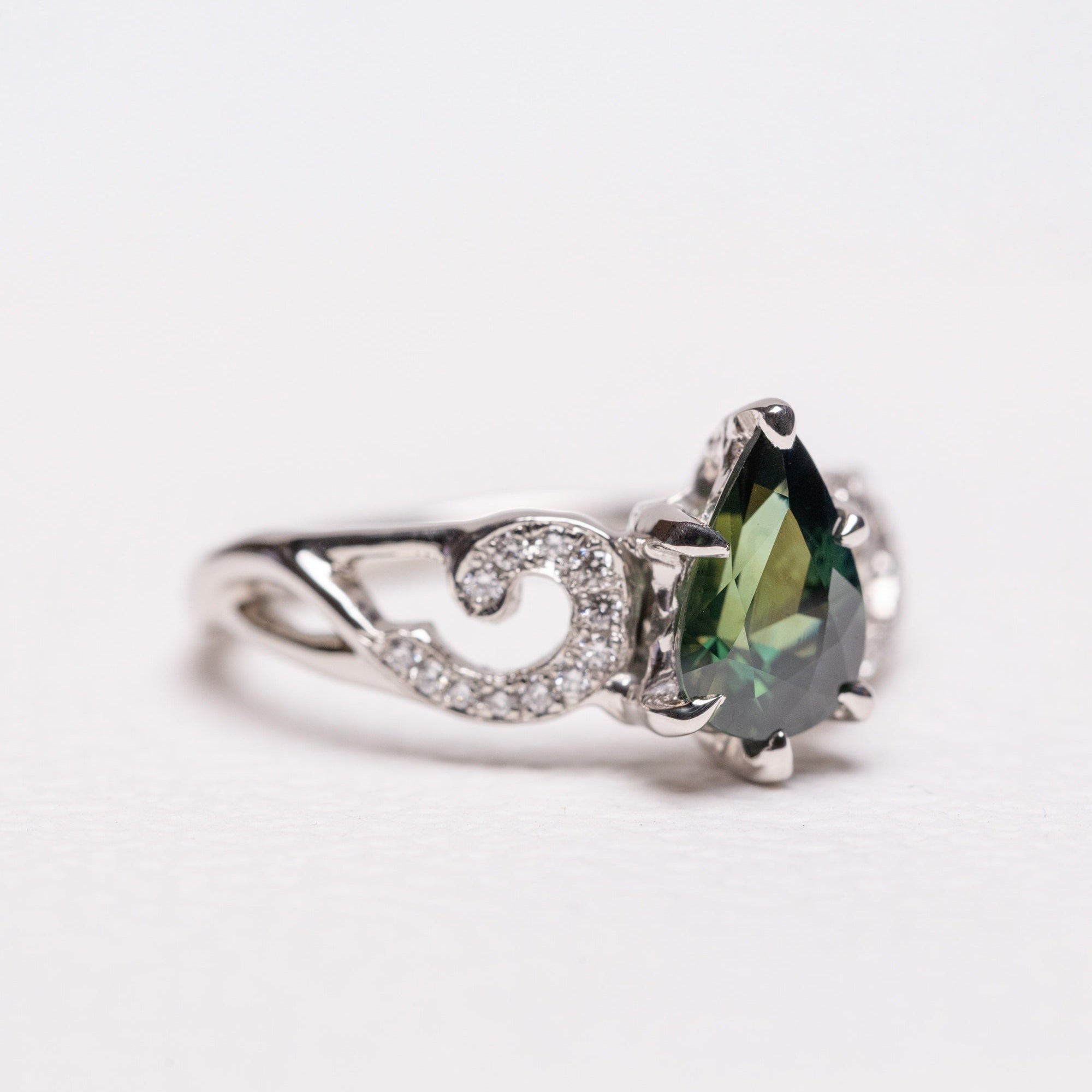 1.51ct Pear Brilliant Sapphire <br><b> Ileava Jewelry </b>| Layla Ring