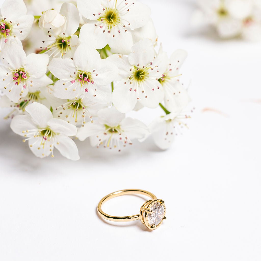 Silver Lining Round 1.8ct Salt and Pepper Diamond Engagement Ring Hammered Halo Hammered 14k Gold Band - MTD