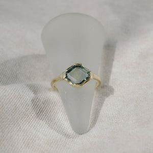1.63ct Hexagon Portrait Cut Sapphire <br> <b>We Are Arrow </b>| Green Portrait Cut Sapphire Ring