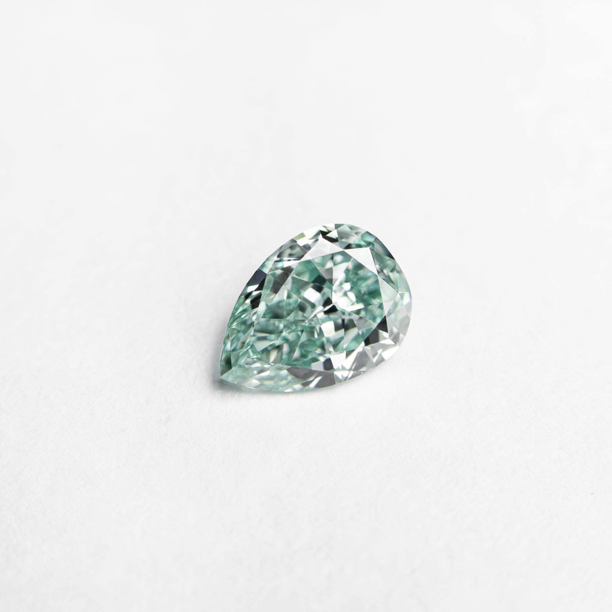 0.32ct 5.48x3.95x2.17mm GIA Fancy Vivid Bluish Green Pear Brilliant 24131-01