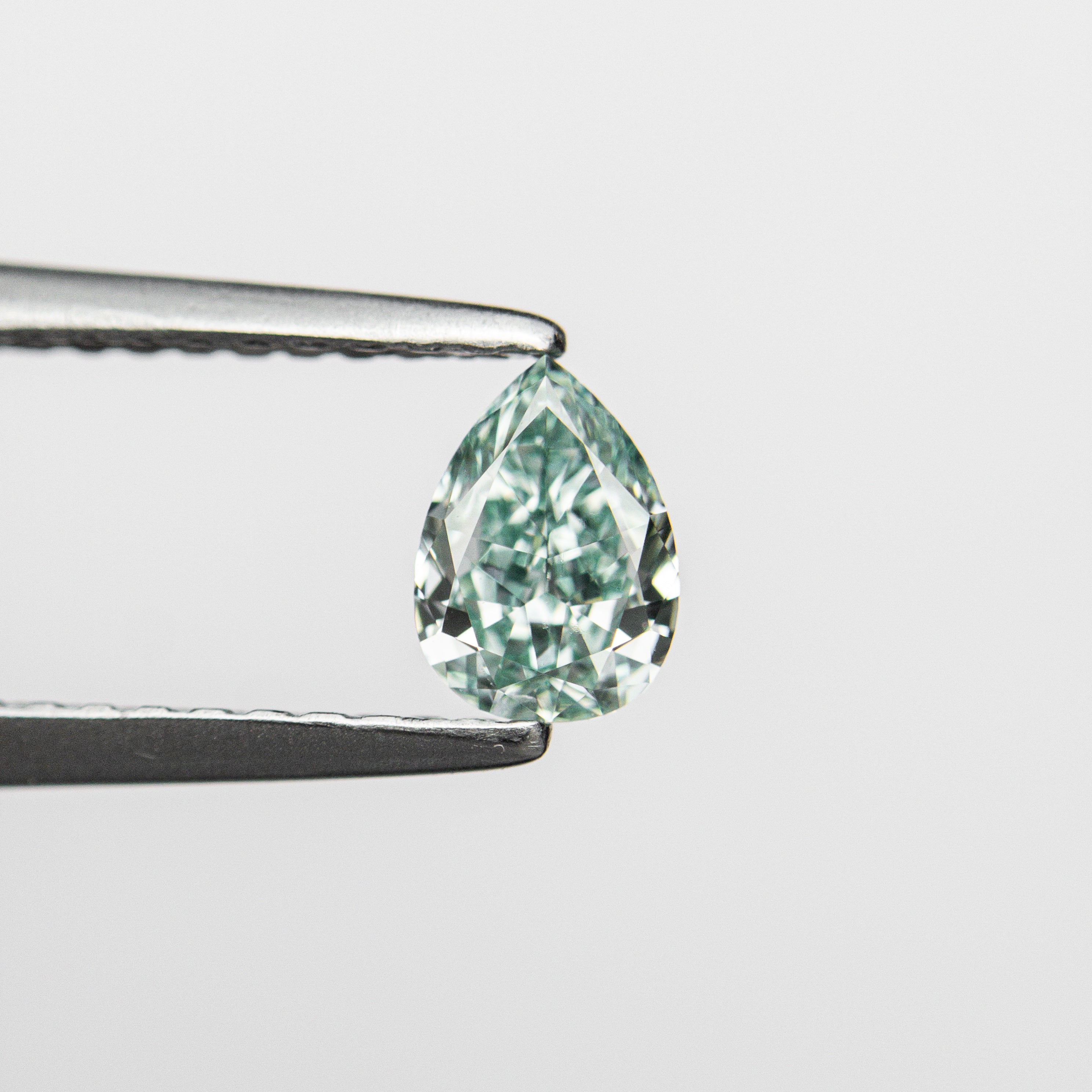 0.32ct 5.48x3.95x2.17mm GIA VVS2 Fancy Vivid Bluish Green Pear Brilliant 24131-01