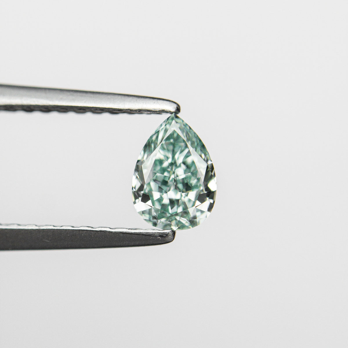 0.32ct 5.48x3.95x2.17mm GIA VVS2 Fancy Vivid Bluish Green Pear Brilliant 24131-01