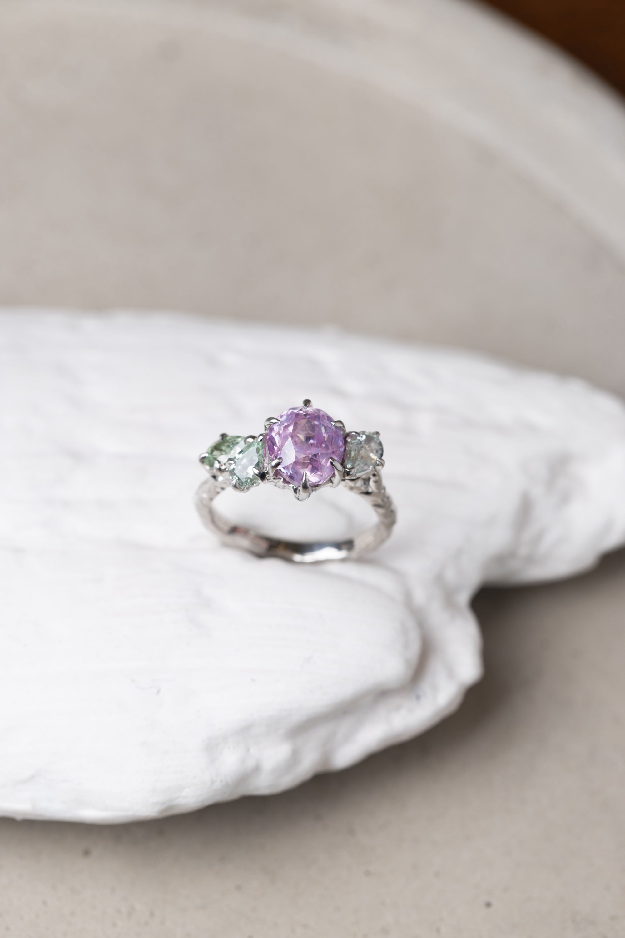 3.56ct Round Brilliant Sapphire <br><b> Ileava Jewelry</b> | Sakura in the Breeze Ring