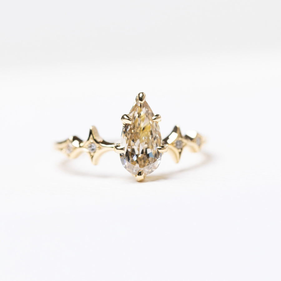 1.00ct Pear Brilliant 🇨🇦<br><b> Ileava Jewelry </b>| Sylvie Ring