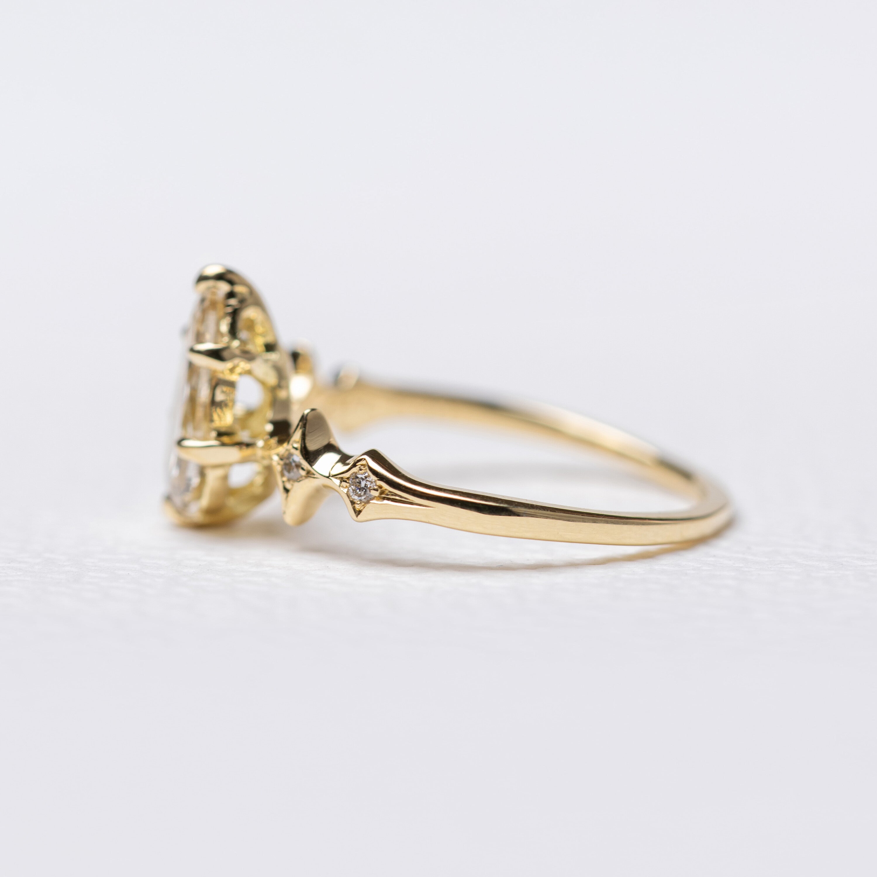 1.00ct Pear Brilliant 🇨🇦<br><b> Ileava Jewelry </b>| Sylvie Ring