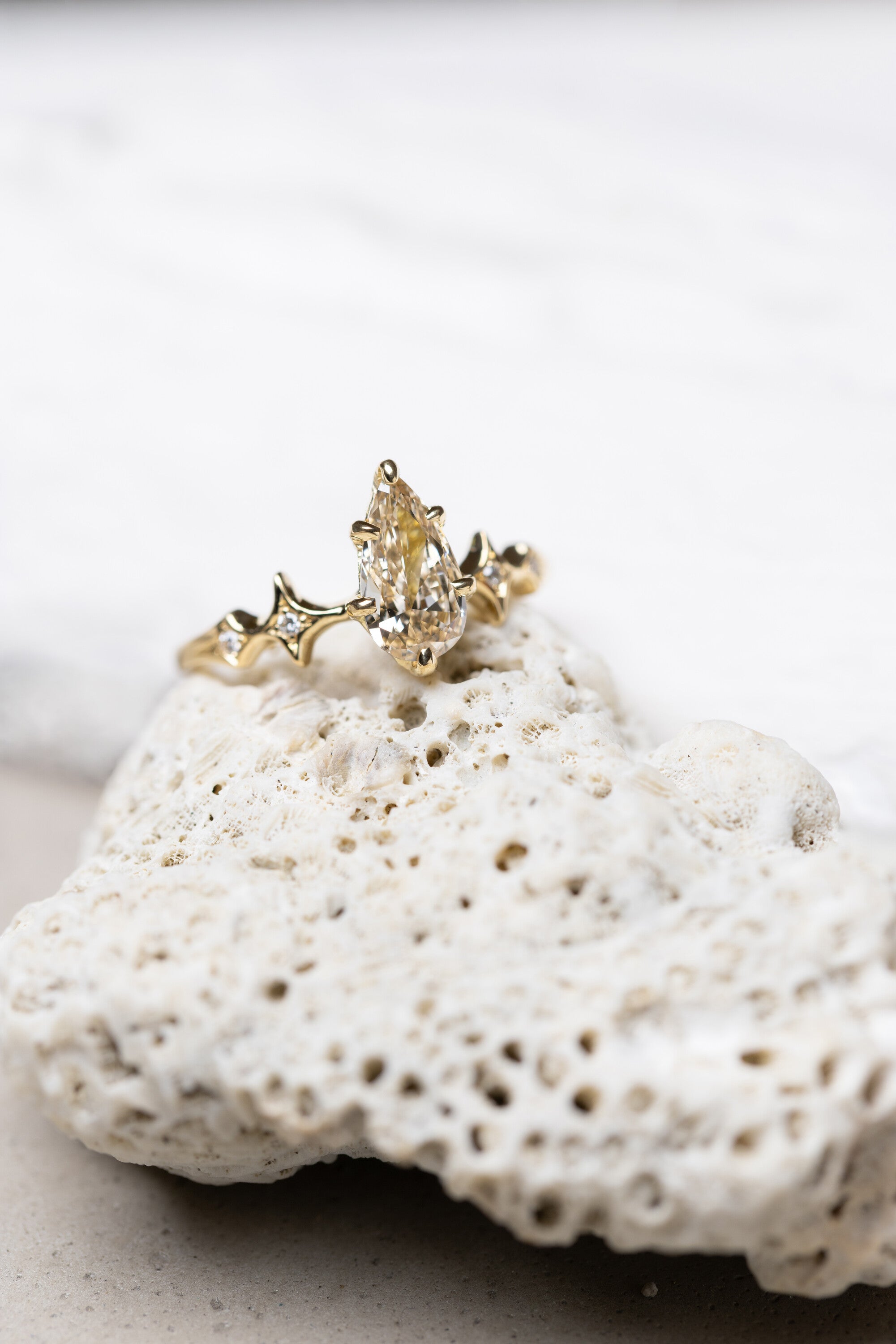 1.00ct Pear Brilliant 🇨🇦<br><b> Ileava Jewelry </b>| Sylvie Ring