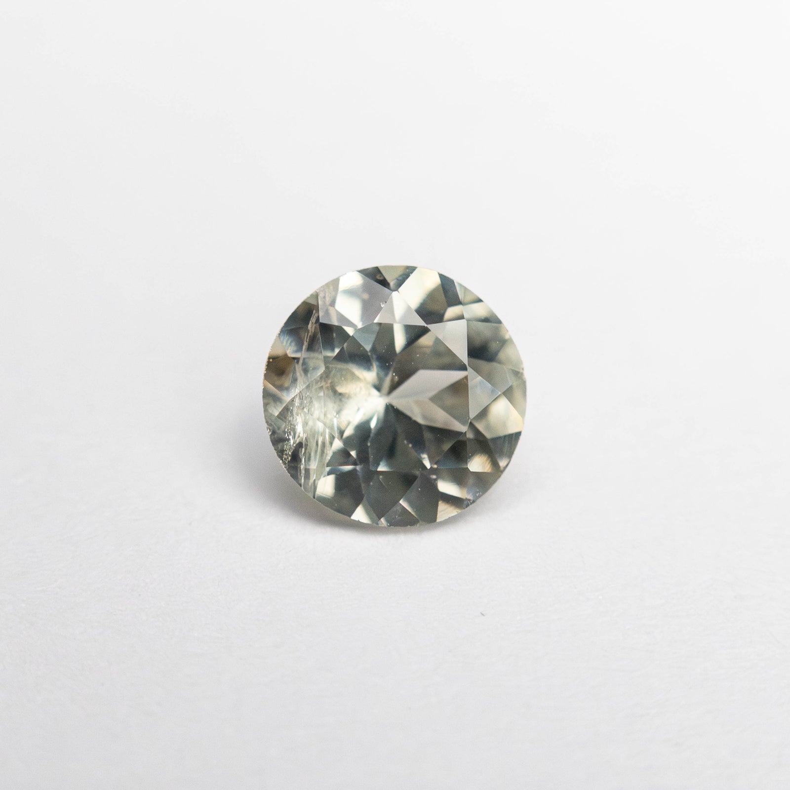0.69ct 5.36-5.42x3.19mm Round Brilliant Sapphire 19940-03