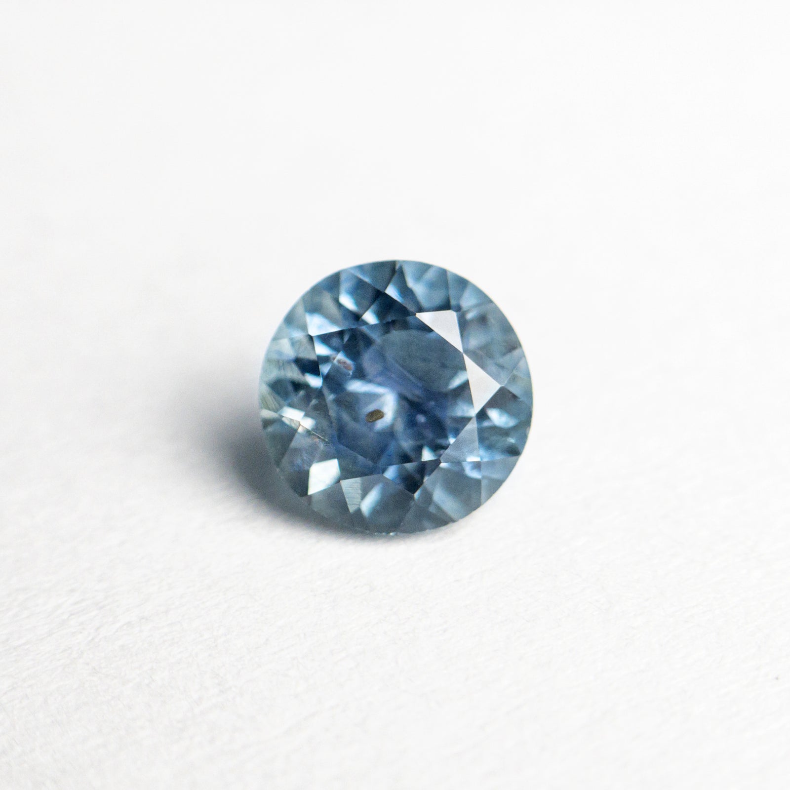 0.92ct 5.62x5.56x3.86mm Round Brilliant Sapphire 19940-08