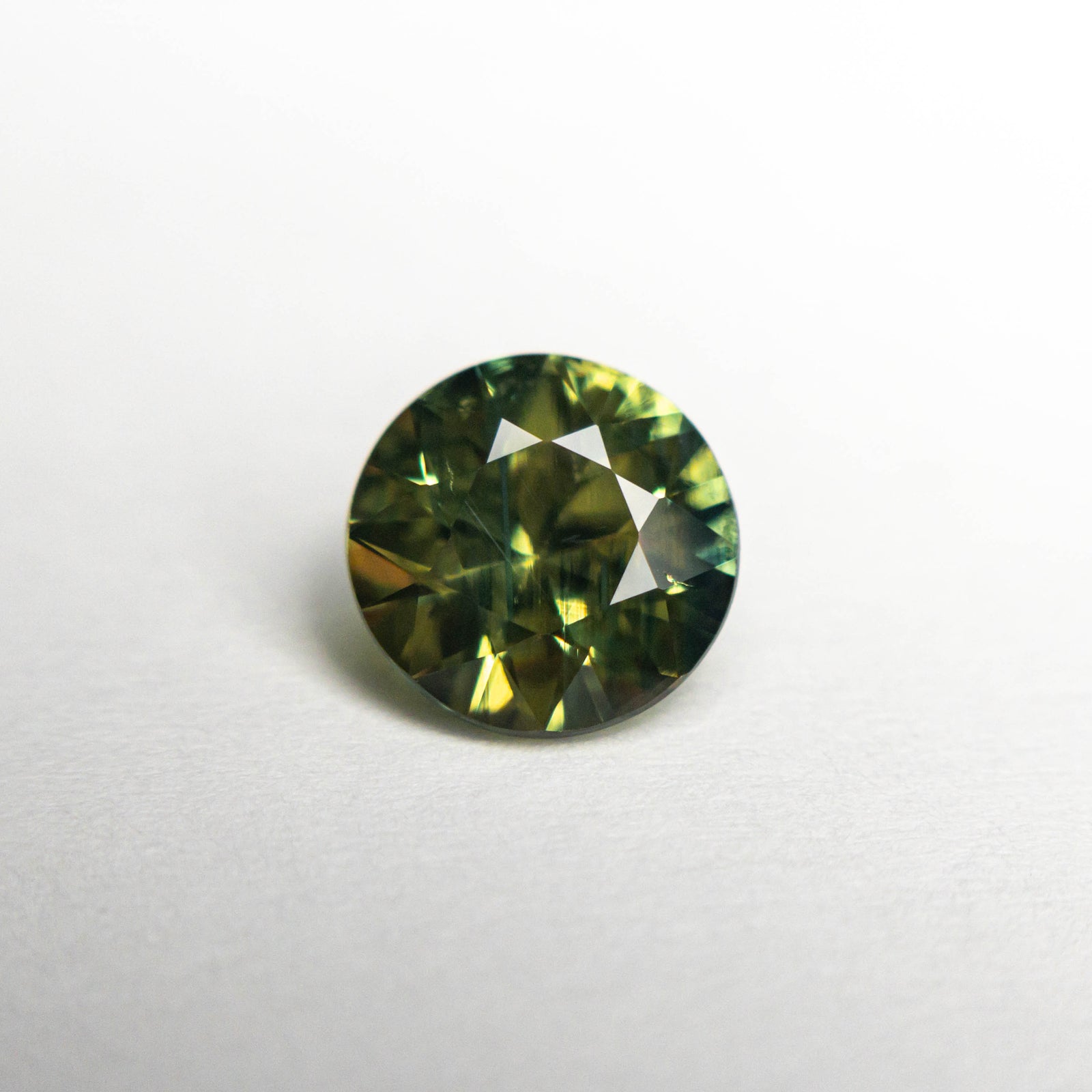 1.36ct 6.82x6.75x4.18mm Round Brilliant Sapphire 23806-10