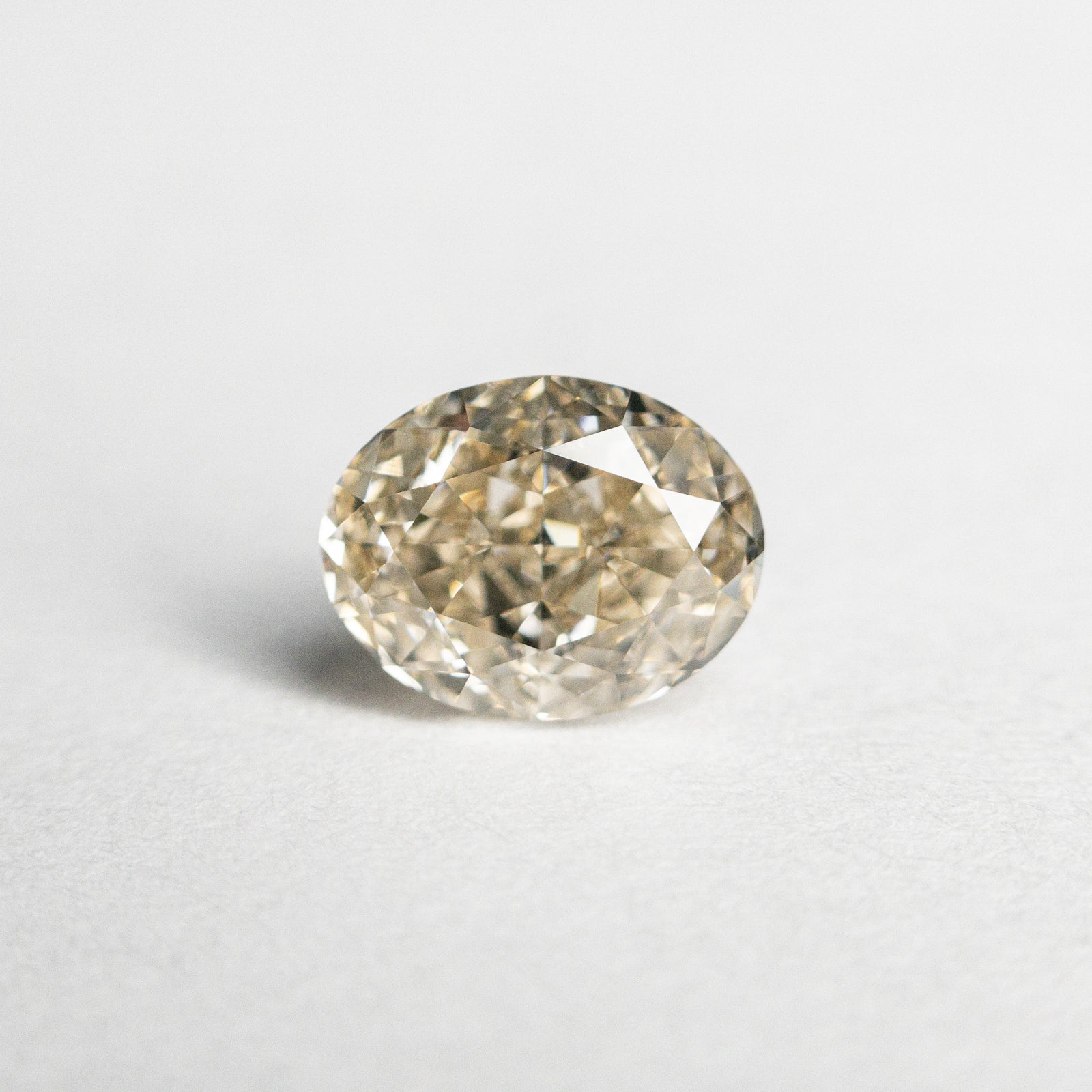 0.90ct 7.25x5.38x3.44mm GIA VS2 U-V Oval Brilliant 23821-01