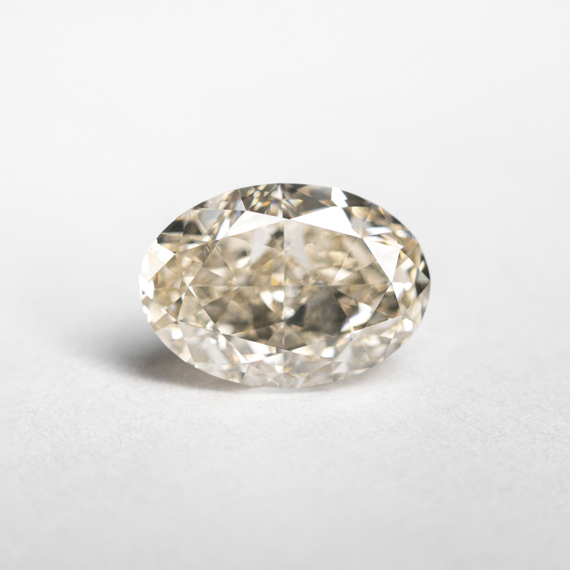 0.92ct 6.67x5.18x3.43mm GIA VS1 W-X Oval Brilliant 23822-01