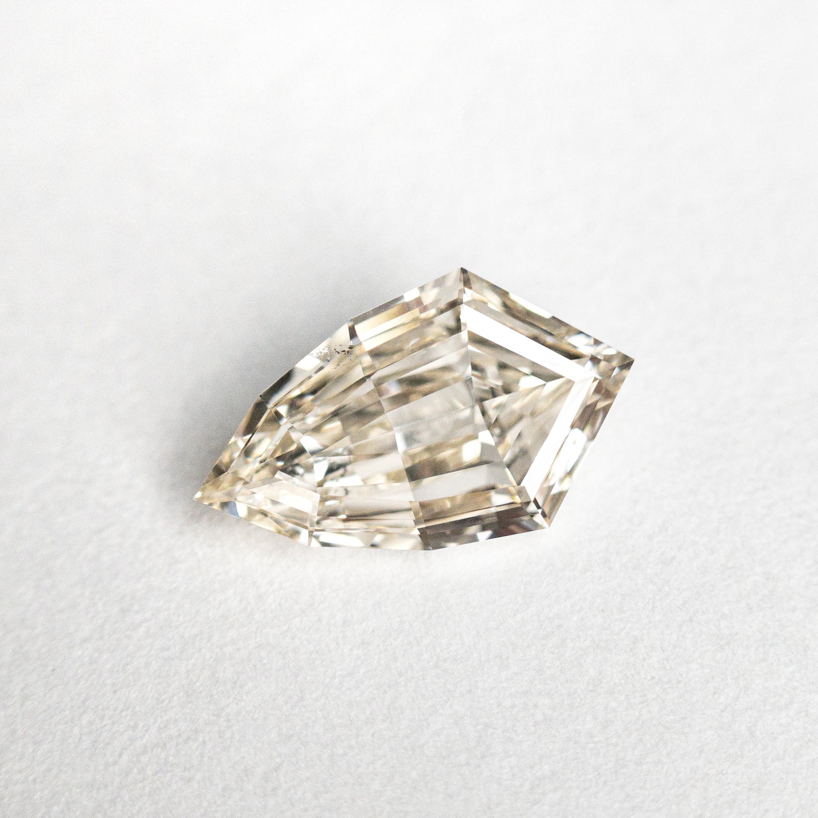 0.79ct 9.16x5.40x2.44mm SI1 C1 Shield Step Cut 23922-02