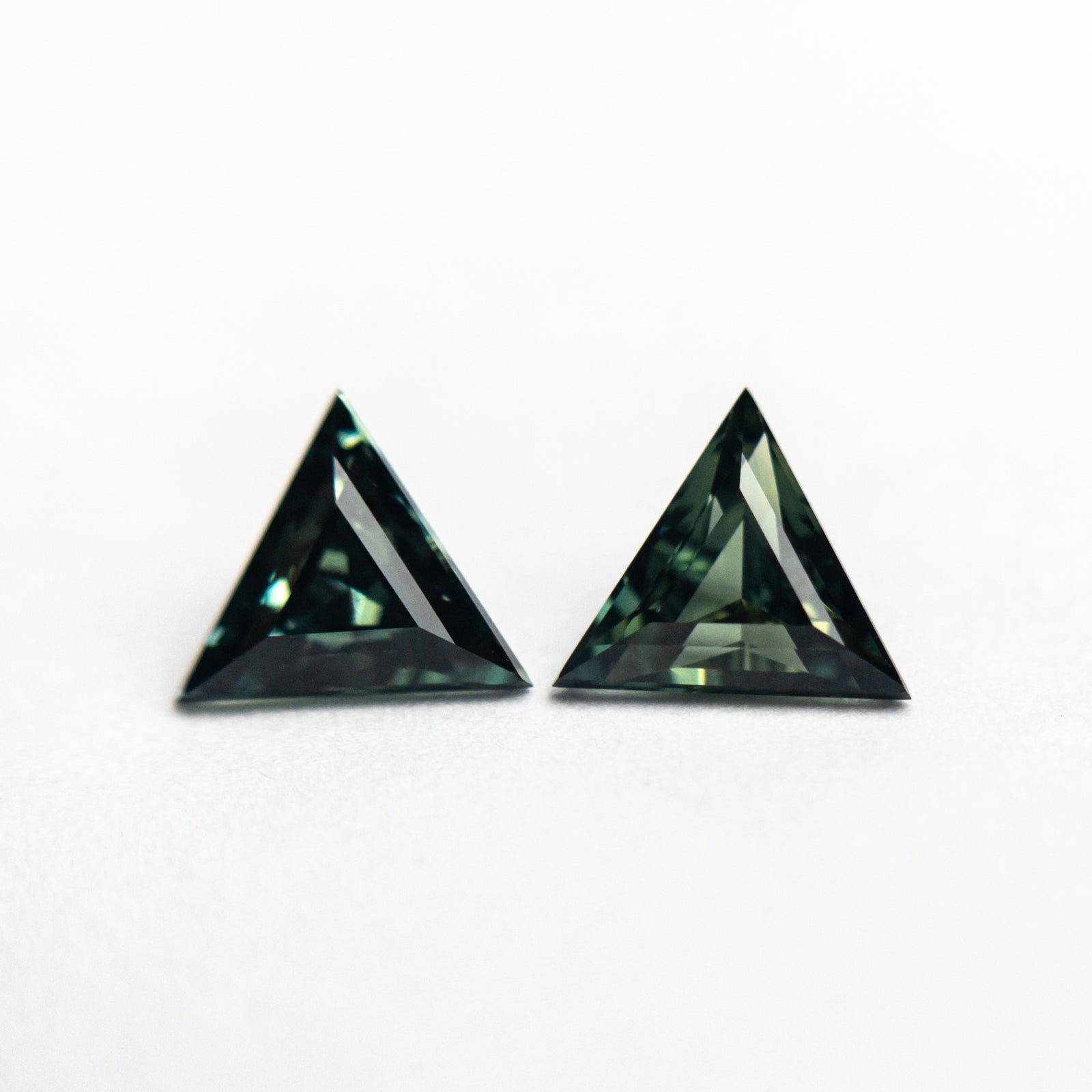 0.97cttw 2pc 5.14x5.83x3.41mm 5.17x5.90x2.83mm Triangle Step Cut Matching Pair Sapphire 25110-04