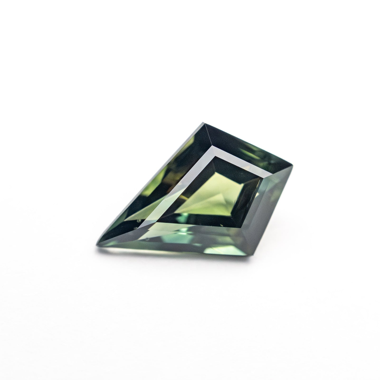 1.07ct 9.22x6.18x3.46mm Kite Step Cut Sapphire 25386-05