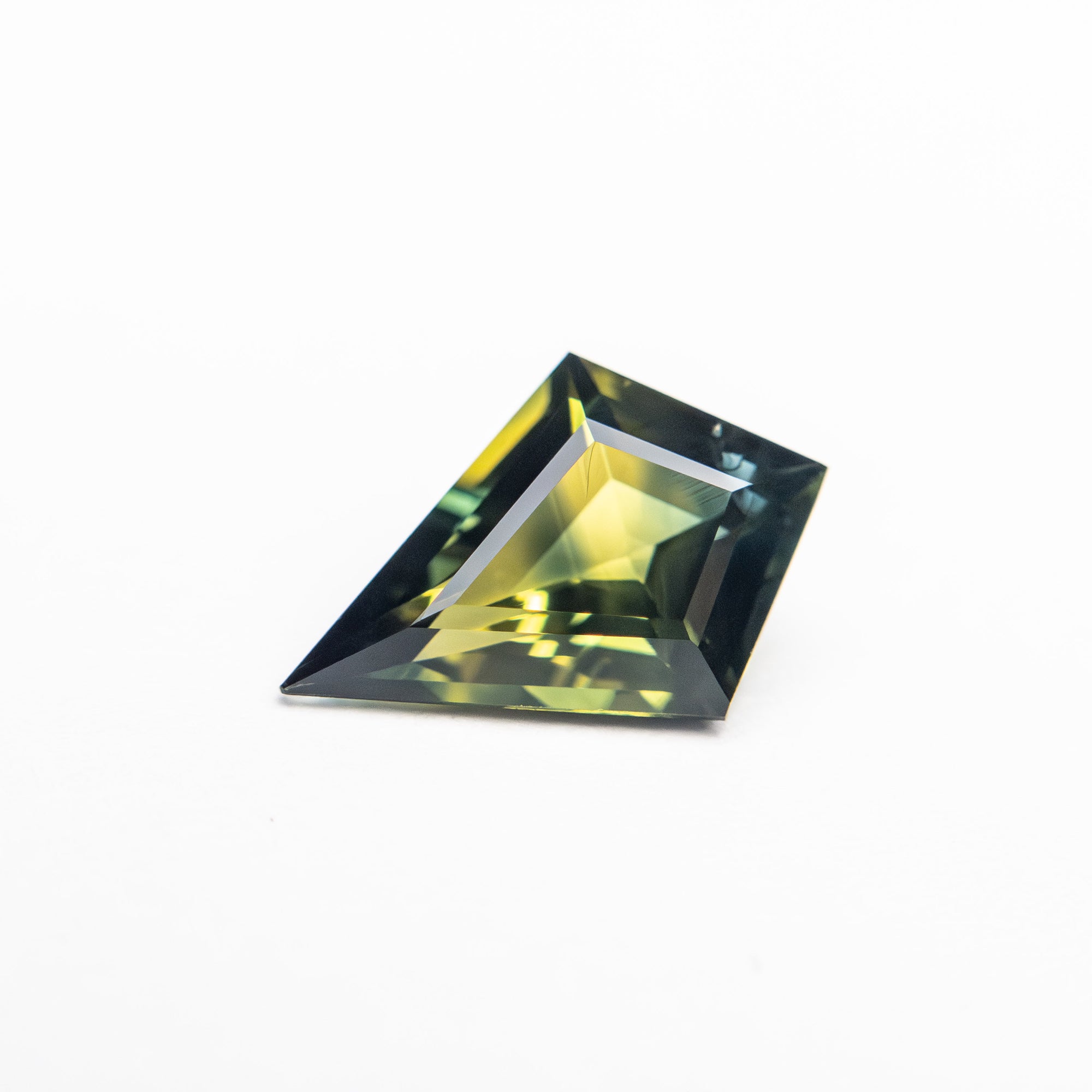 0.95ct 9.25x6.33x3.11mm Kite Step Cut Sapphire 25386-08