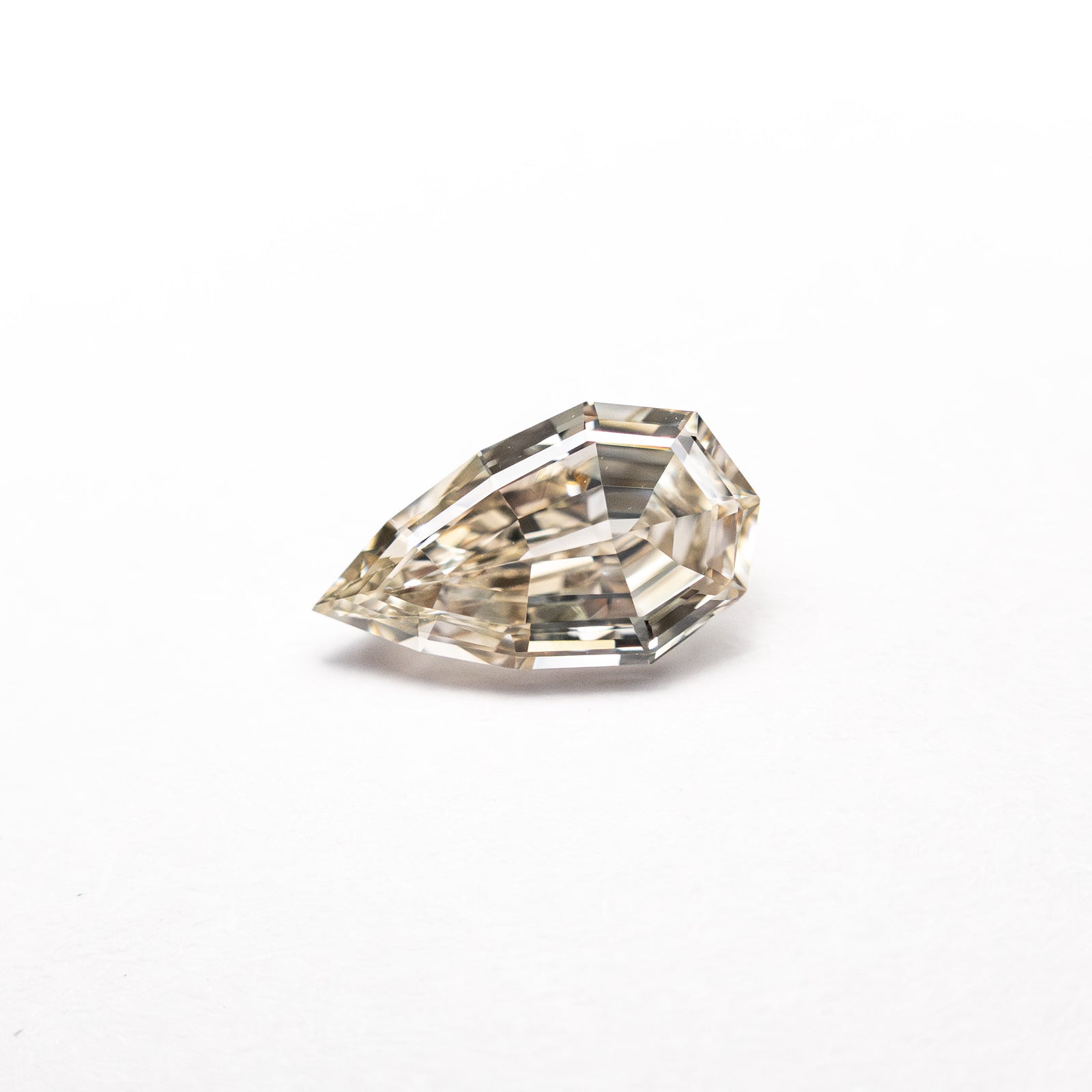 0.39ct 7.00x4.05x2.13mm VVS2 C3 Geo Pear Step Cut 🇿🇦 26109-08