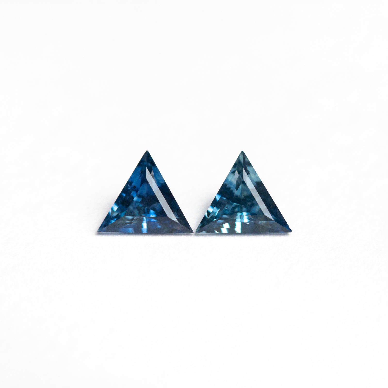 0.37ct 2pc 3.95x3.91x2.05mm 3.94x3.92x2.06mm Triangle Step Cut Matching Pair Sapphire 26132-05