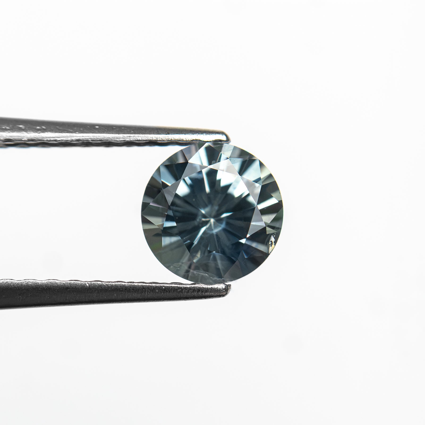 0.81ct 5.54x5.52x3.69mm Round Brilliant Sapphire 26134-04