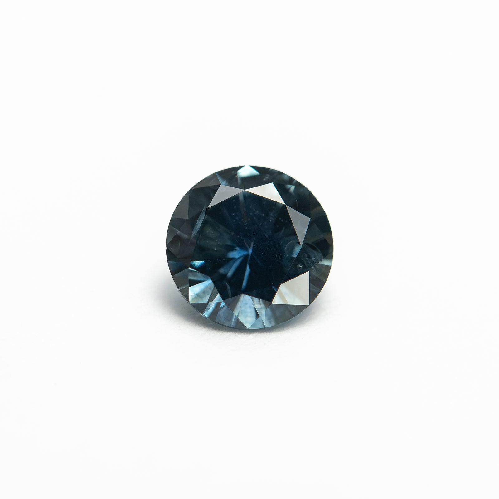 0.76ct 5.54x5.52x3.40mm Round Brilliant Sapphire 26134-09
