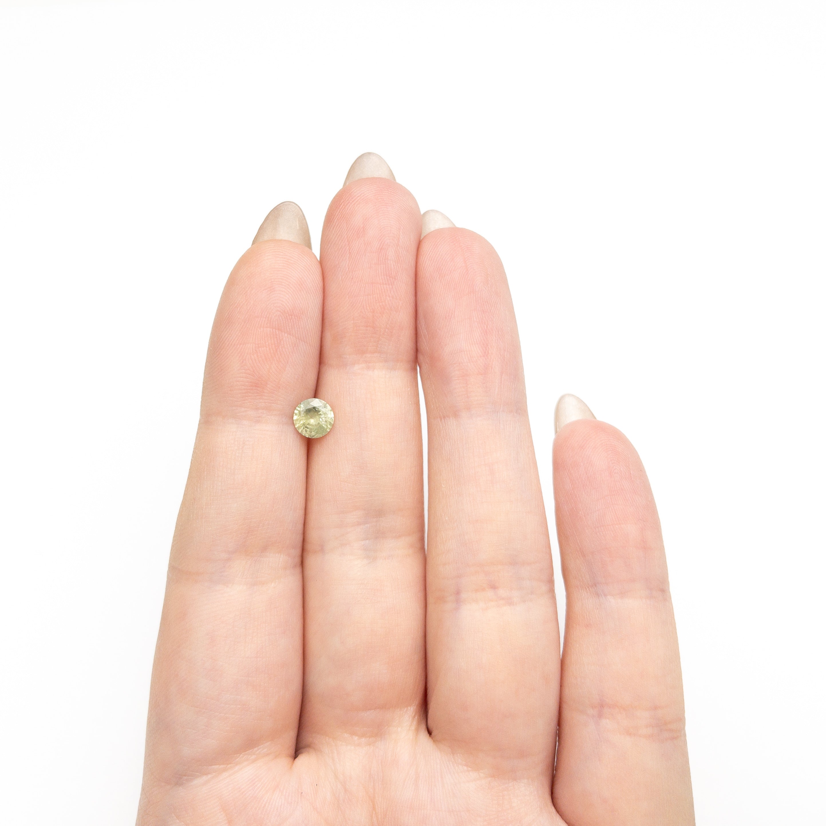 0.75ct 5.57x5.54x3.35mm Round Brilliant Sapphire 26134-21