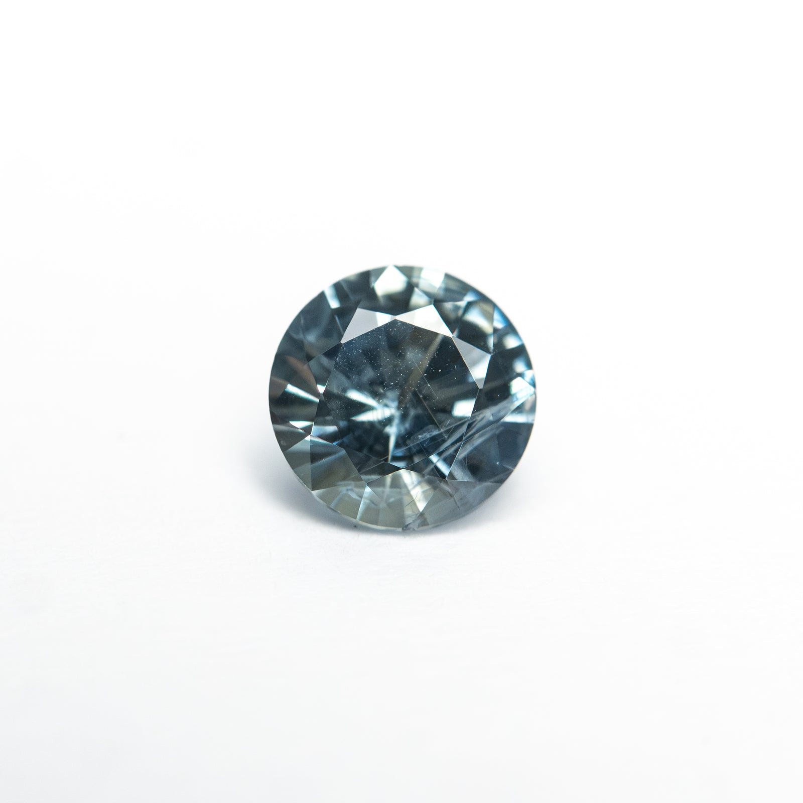 0.79ct 5.55x5.53x3.55mm Round Brilliant Sapphire 26134-25