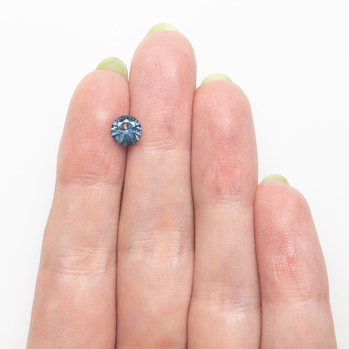 1.03ct 6.13x6.11x3.85mm Round Brilliant Sapphire 26524-04