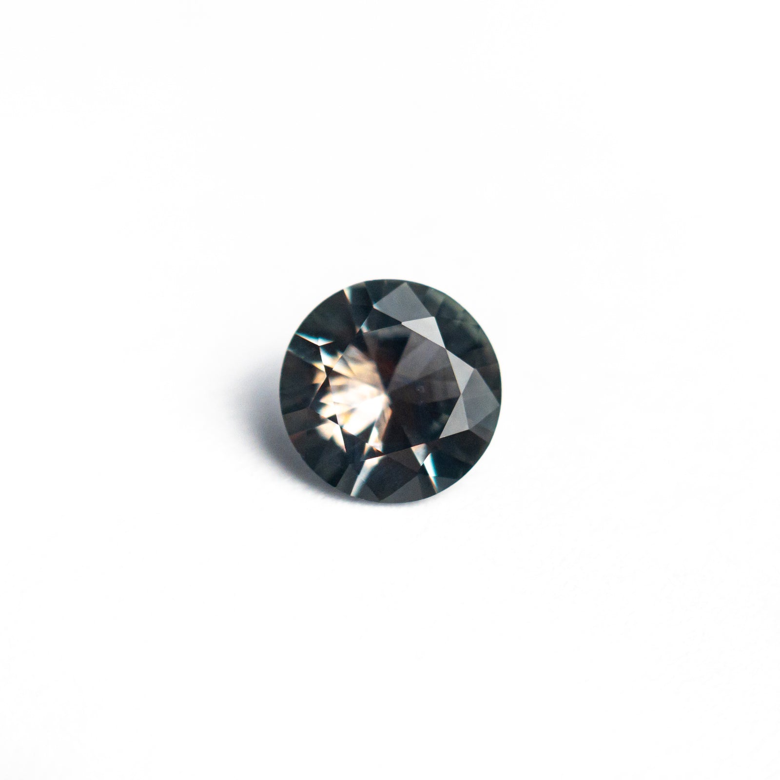 0.65ct 5.47x5.43x2.99mm Round Brilliant Sapphire 26556-01