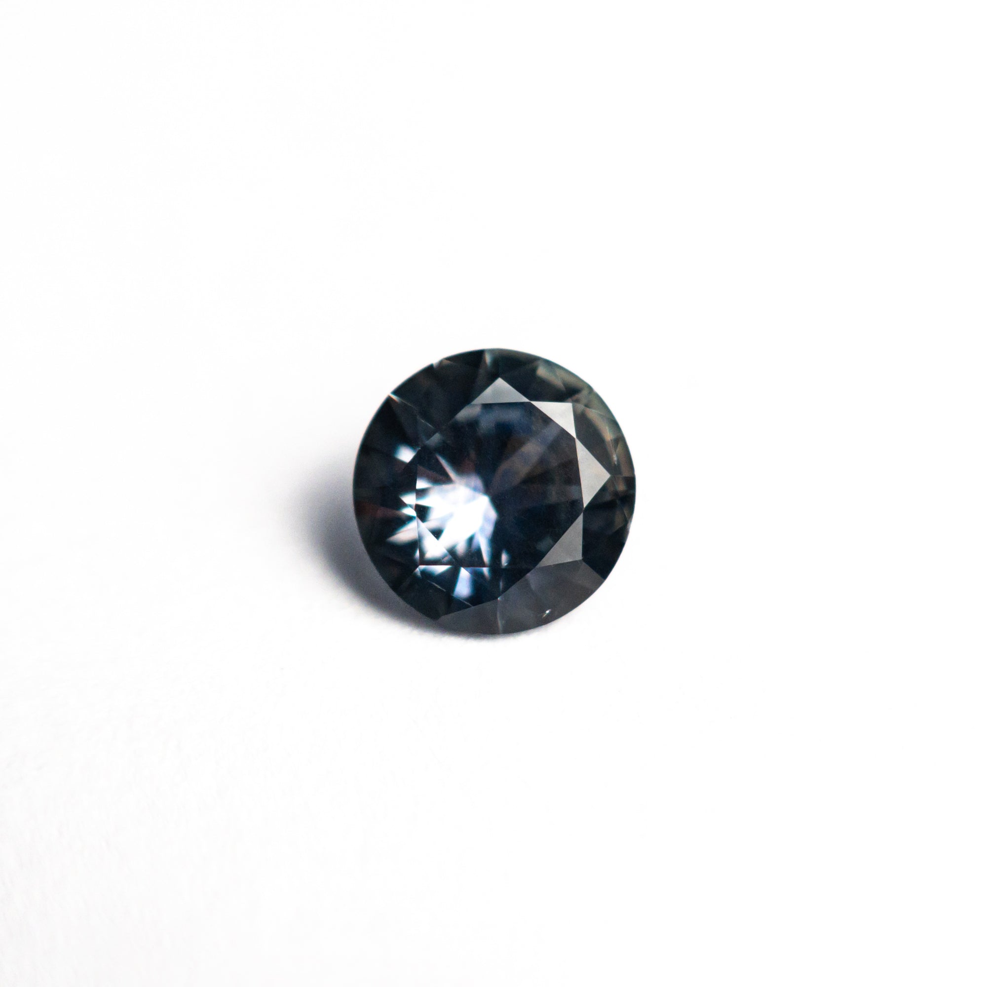0.65ct 5.44x5.37x2.99mm Round Brilliant Sapphire 26556-30