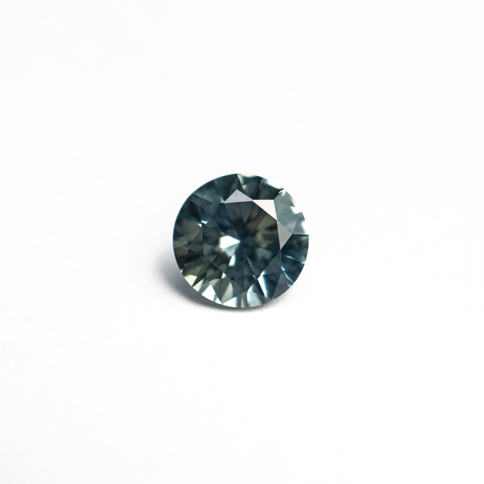 0.64ct 5.27x5.20x3.21mm Round Brilliant Sapphire 26556-32