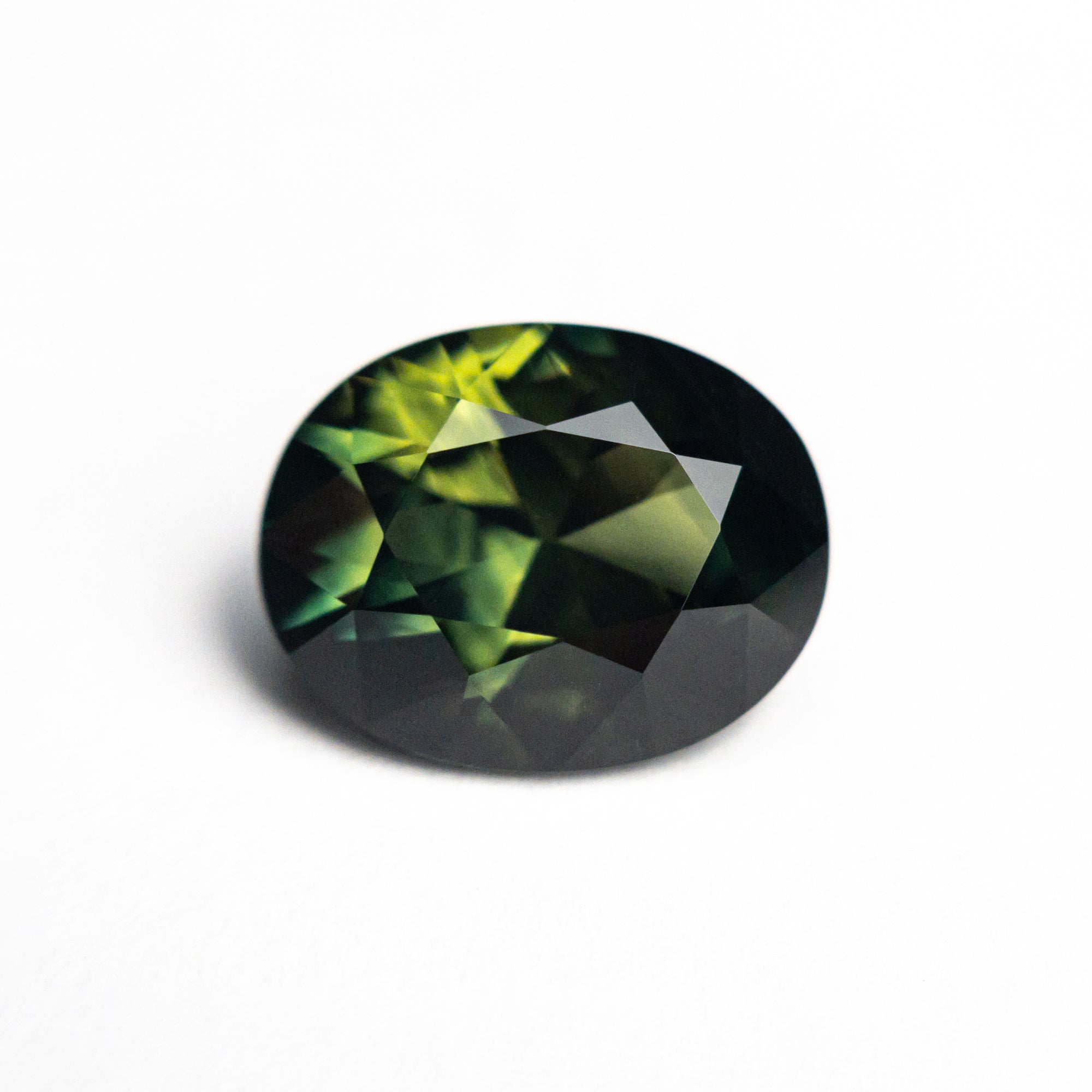 3.47ct 10.31x8.15x5.38mm Oval Brilliant Sapphire 26624-04