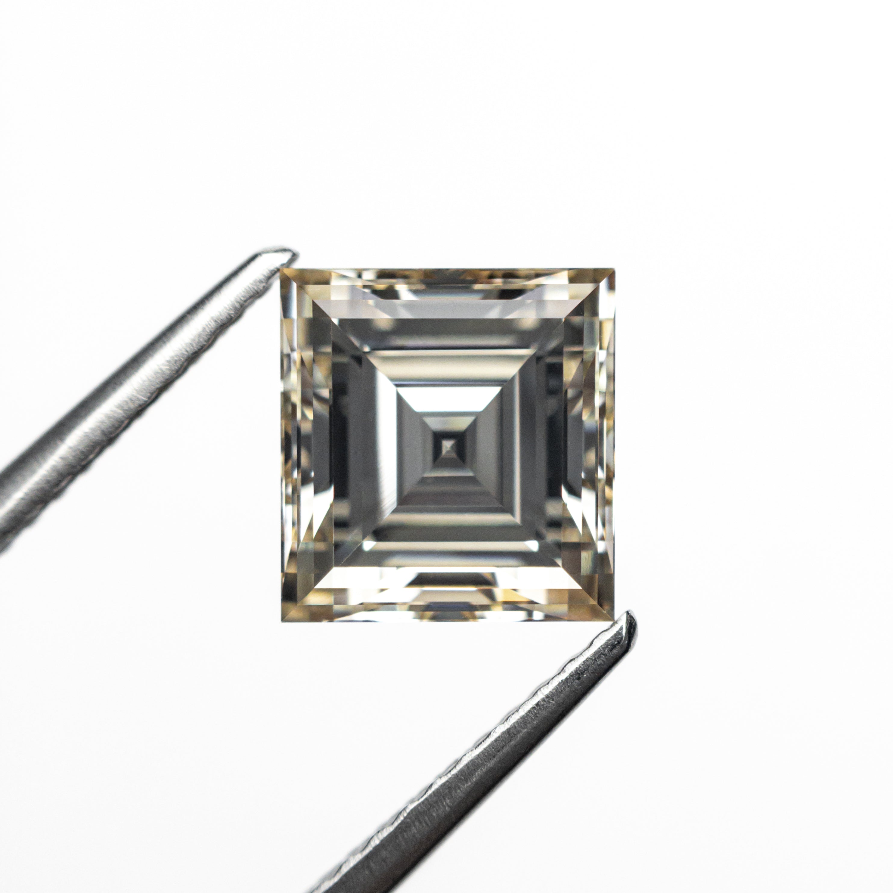 2.50ct 7.64x7.24x4.95mm VVS2 Q-R Carré Cut 🇨🇦 26808-01