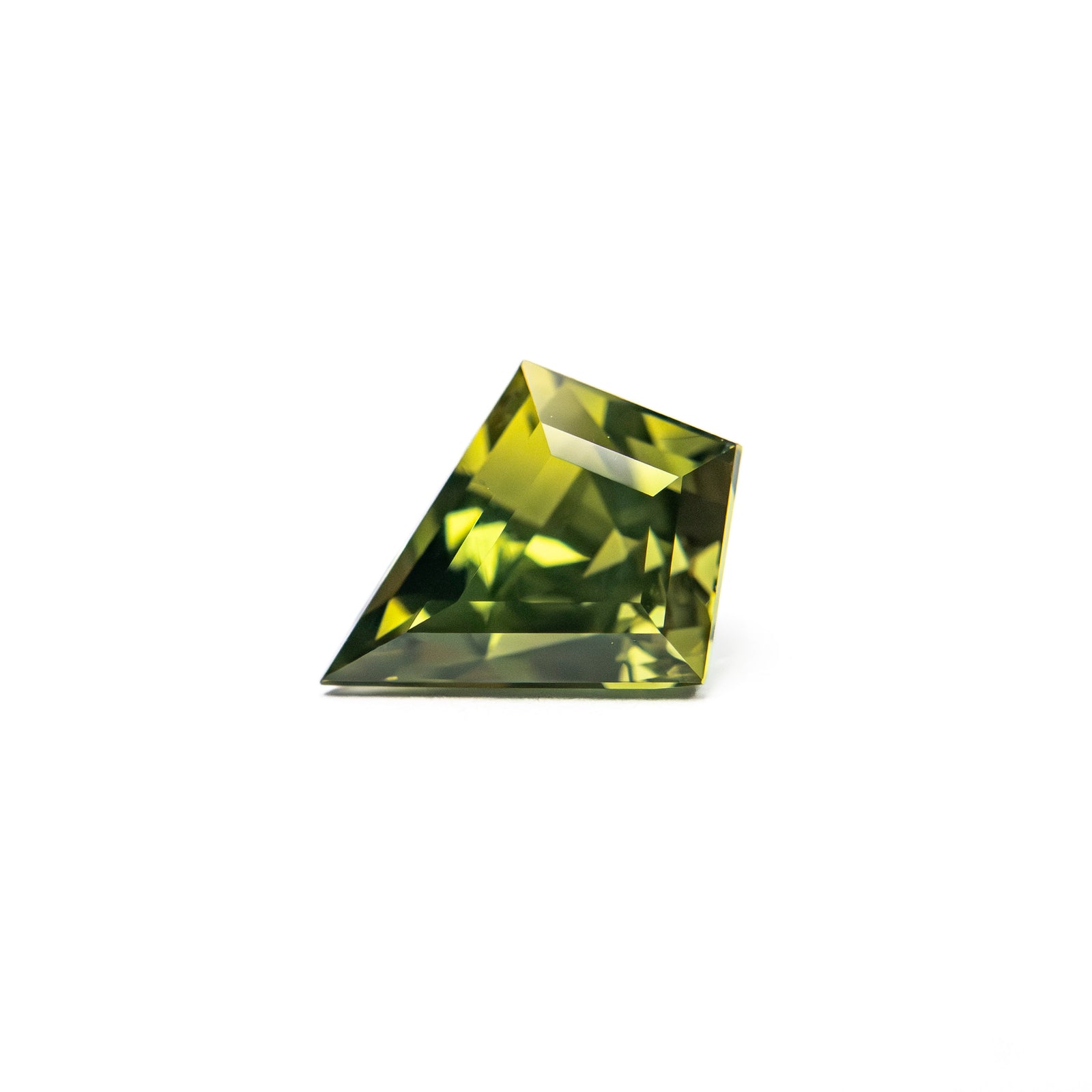 0.94ct 7.40x5.77x4.38mm Kite Step Cut Sapphire 27138-06