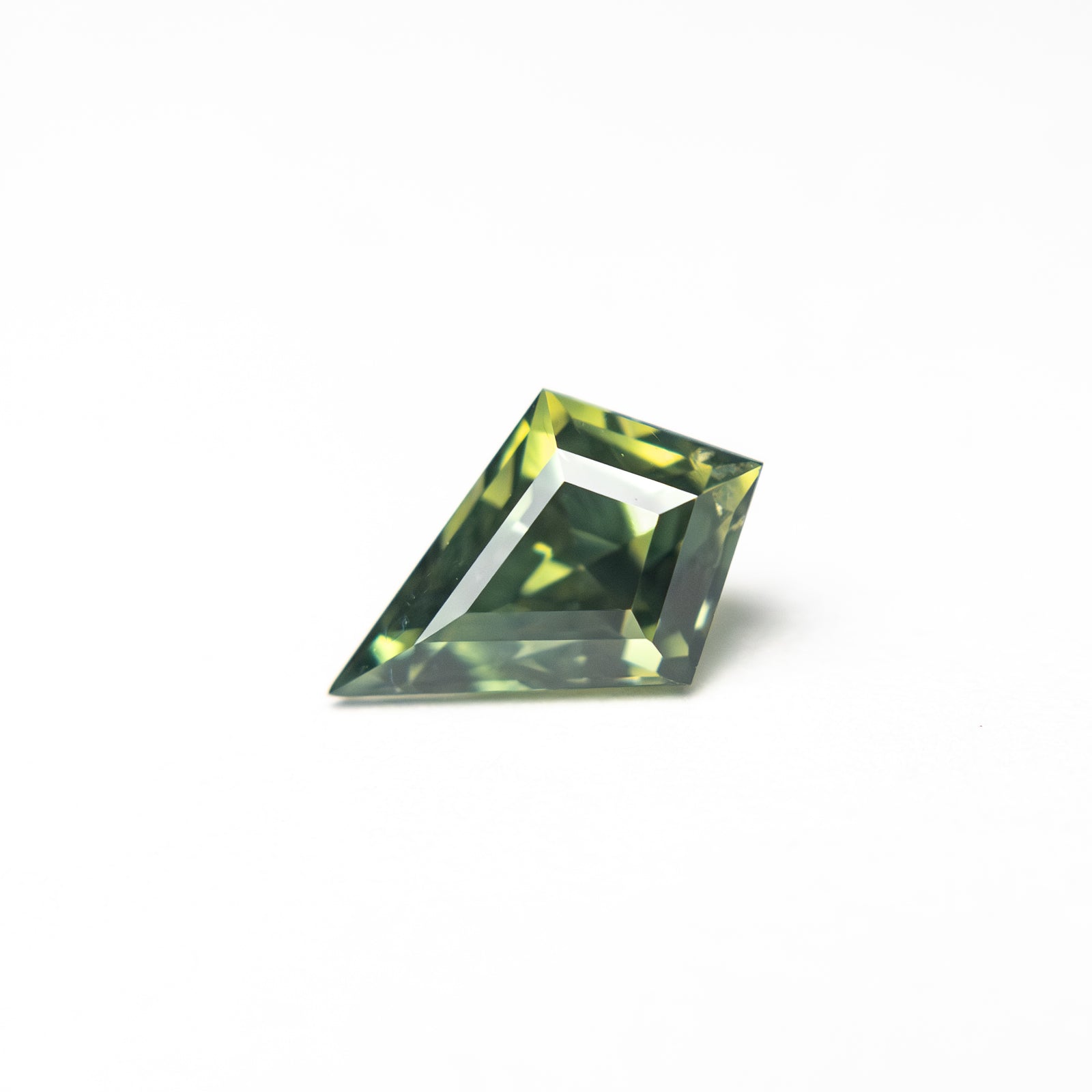 0.67ct 7.58x5.02x3.65mm Kite Step Cut Sapphire 27336-16