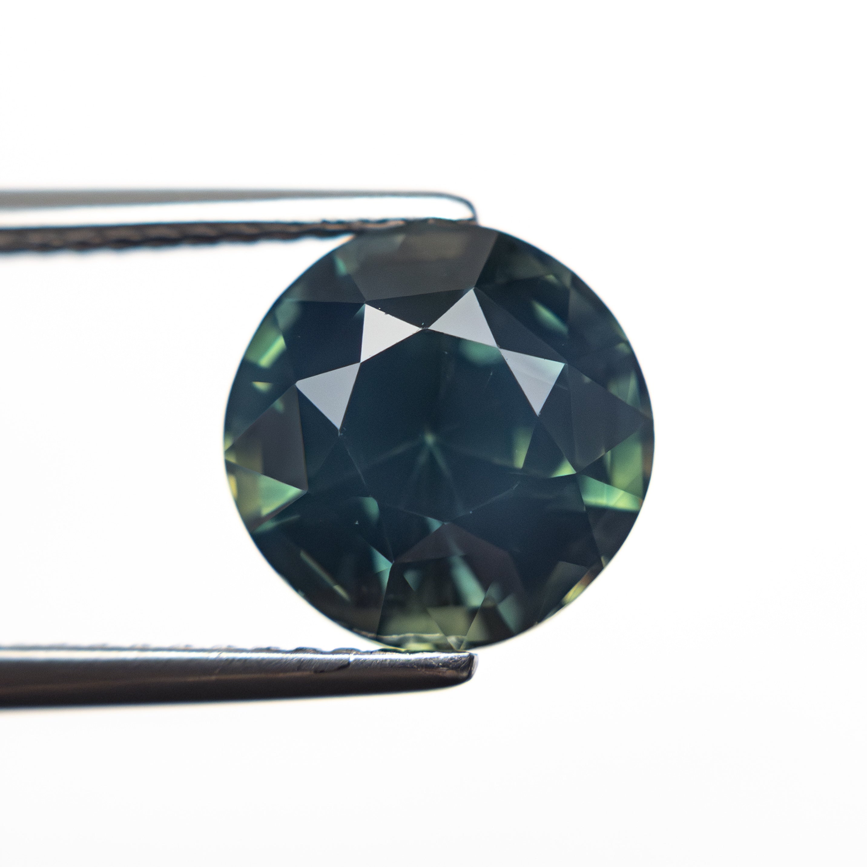 4.03ct 9.09x8.92x6.44mm Round Brilliant Sapphire 27469-01