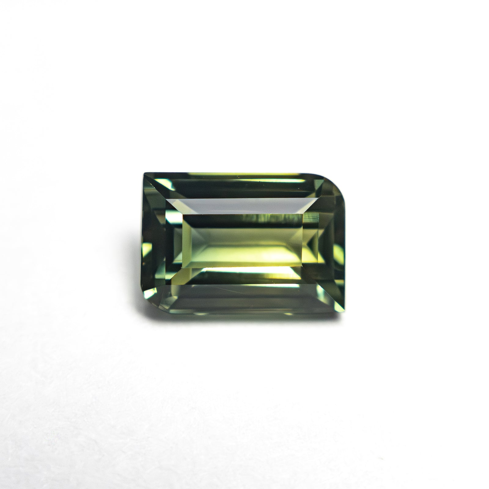 1.53ct 7.54x5.18x3.55mm Flame Step Cut Sapphire 27470-01
