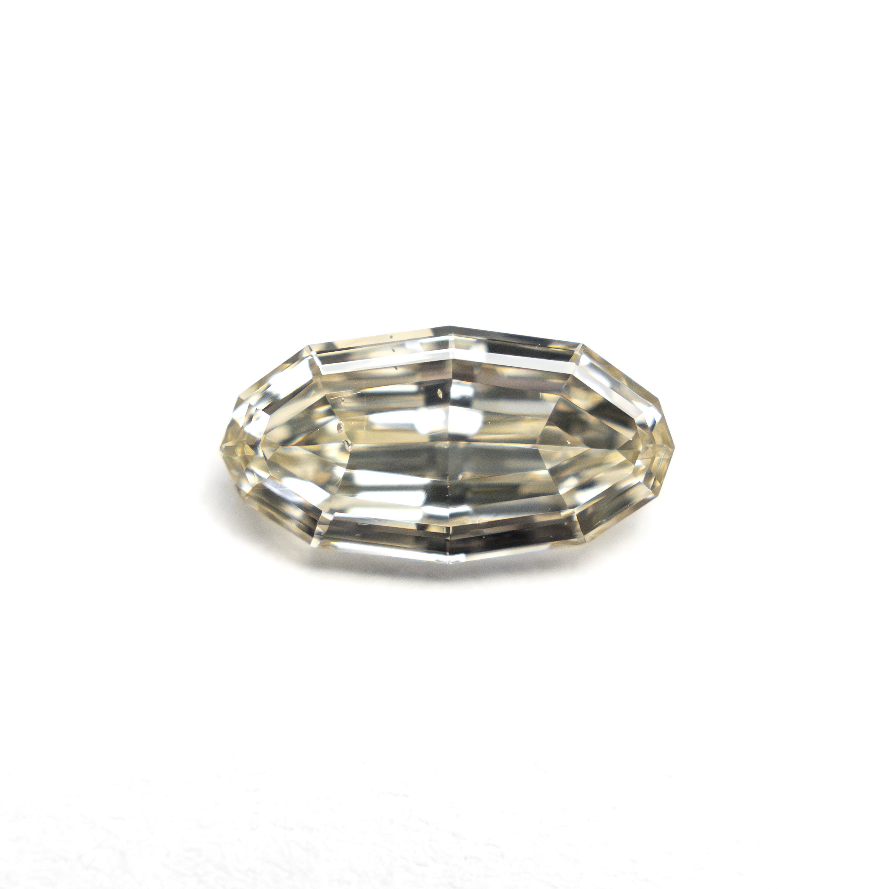 D16716  - 0.80ct 8.85x4.60x2.36mm SI2 Q-R Geo Oval Step Cut 🇿🇦 27526-02