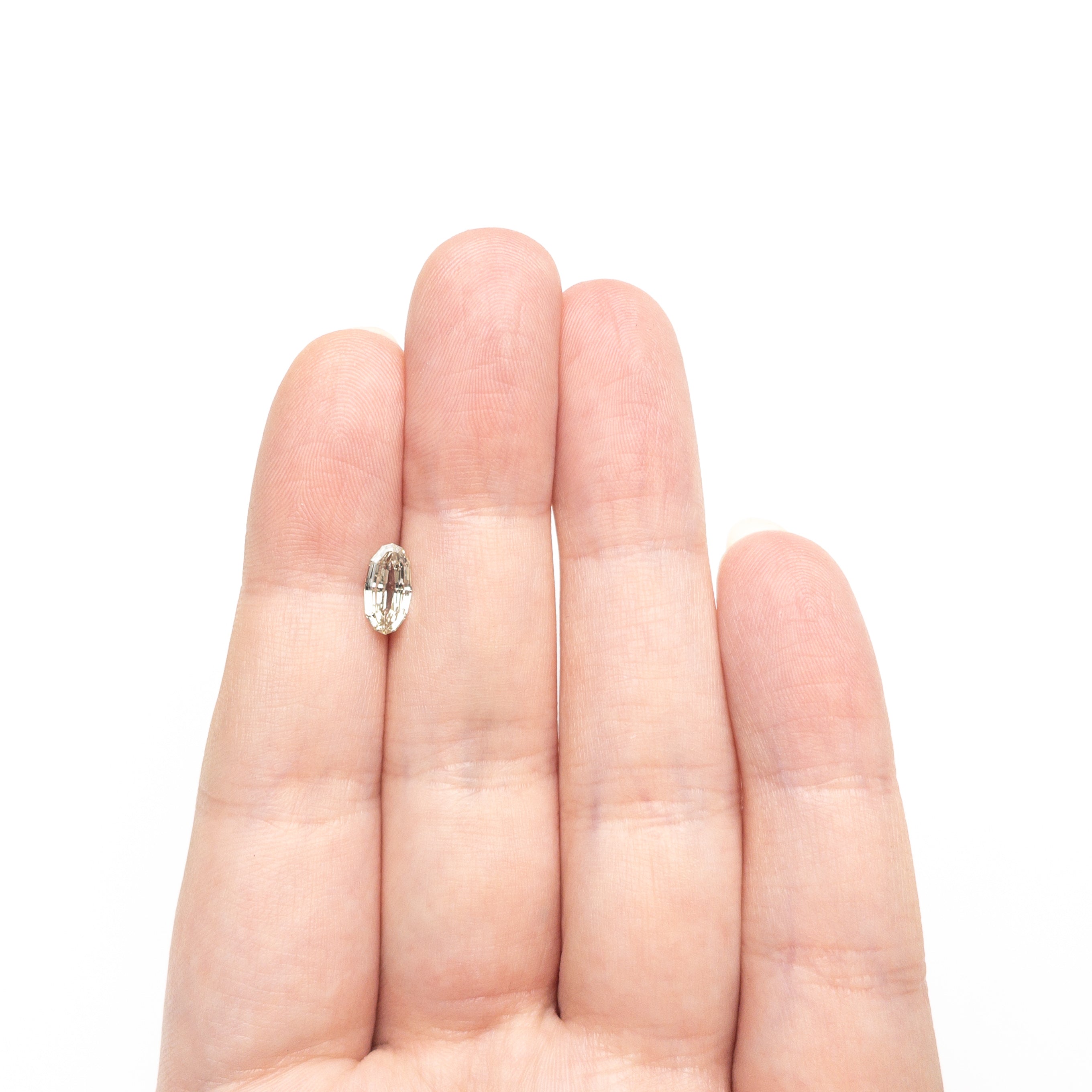 D16716  - 0.80ct 8.85x4.60x2.36mm SI2 Q-R Geo Oval Step Cut 🇿🇦 27526-02