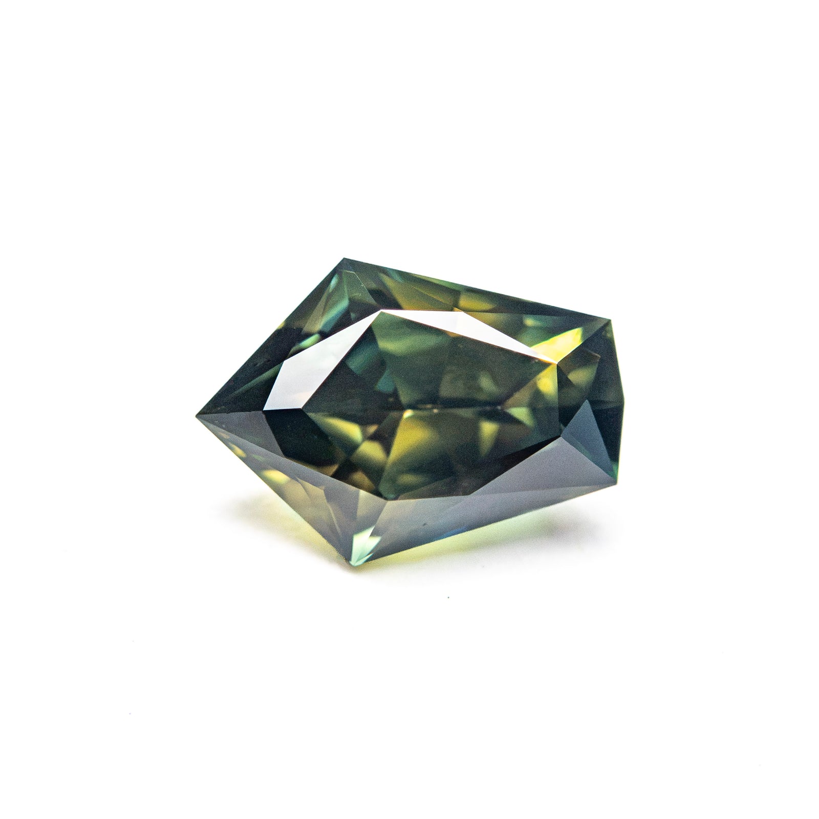 1.56ct 8.87x6.34x4.12mm Shield Brilliant Sapphire 27766-07