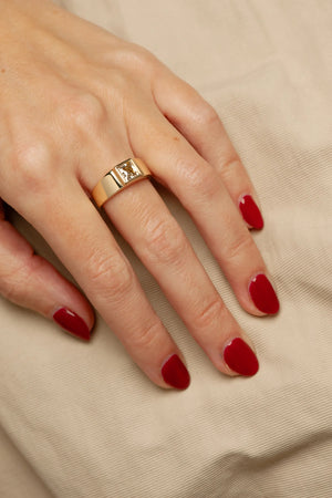 1.03ct Carré Step Cut 🇨🇦 <br><b>ATTIC </b>| Ellis Ring