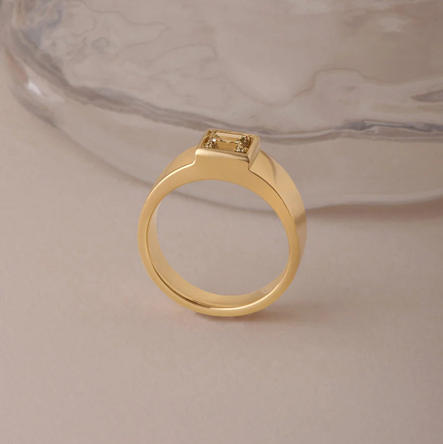 1.03ct Carré Step Cut 🇨🇦 <br><b>ATTIC </b>| Ellis Ring