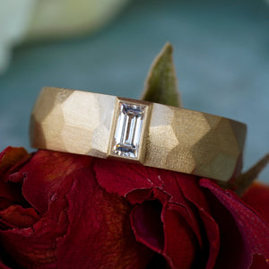 architect-inspired 5mm wedding ring in yellow gold with a baguette diamond
