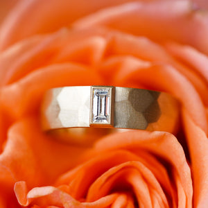architect-inspired 5mm wedding ring in yellow gold with a baguette diamond