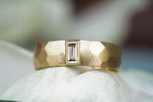 architect-inspired 5mm wedding ring in yellow gold with a baguette diamond