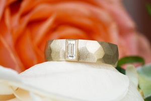 architect-inspired 5mm wedding ring in yellow gold with a baguette diamond