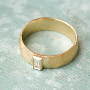 architect-inspired 5mm wedding ring in yellow gold with a baguette diamond