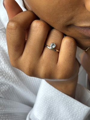 0.64ct Round Brilliant Sapphire <br><b> Pilar Agueci </b>| Camillia Ring No. 5