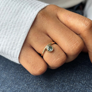 0.59ct Round Brilliant Sapphire <br><b> Pilar Agueci </b>| Camillia Ring No. 7