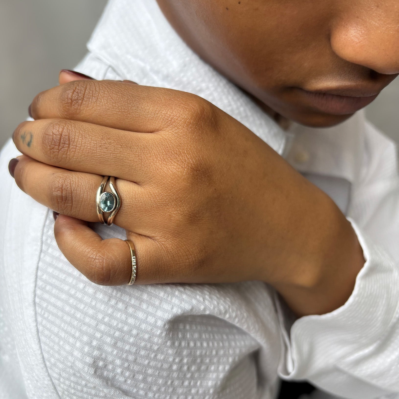 0.91ct Oval Brilliant Sapphire <br><b> Pilar Agueci </b>| Camillia Ring No. 6