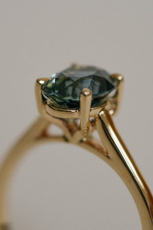 2.25ct Oval Brilliant Sapphire <br><b>Foe & Dear</b> | Villa Ring